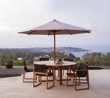 Boxhill's Classic Parasol with Pulley System lifestyle image dining chairs and round table at mountain view