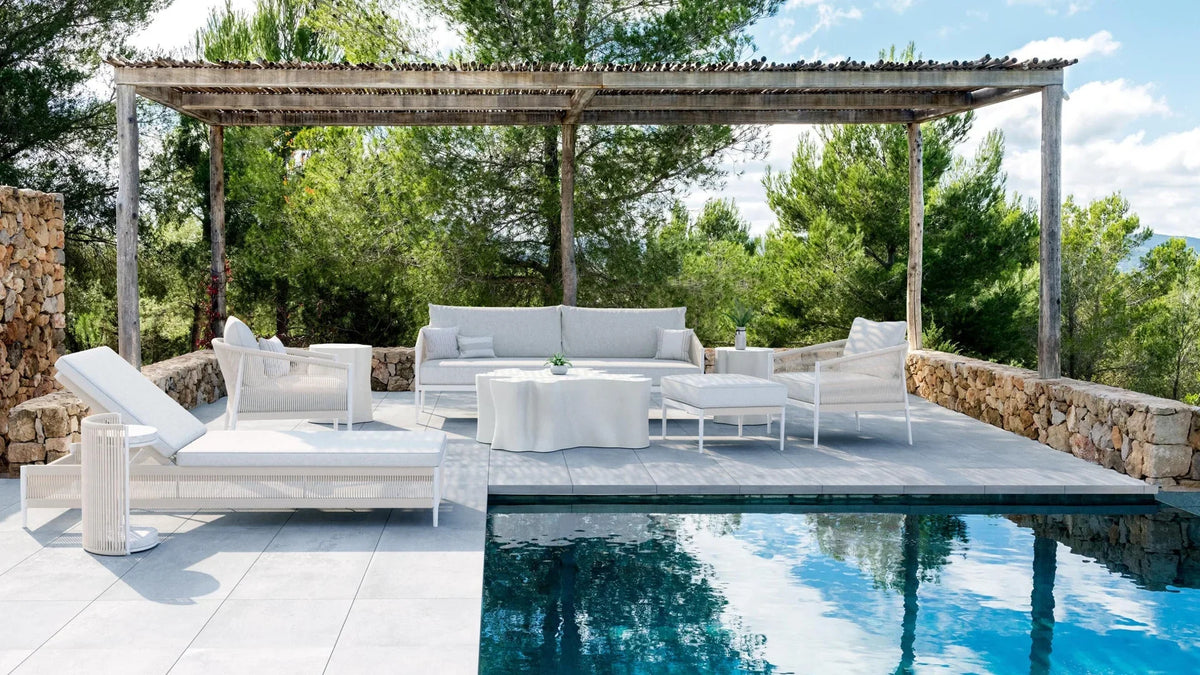 Pool Furniture Layouts for Social Spaces: Expert Design Tips for Your ...