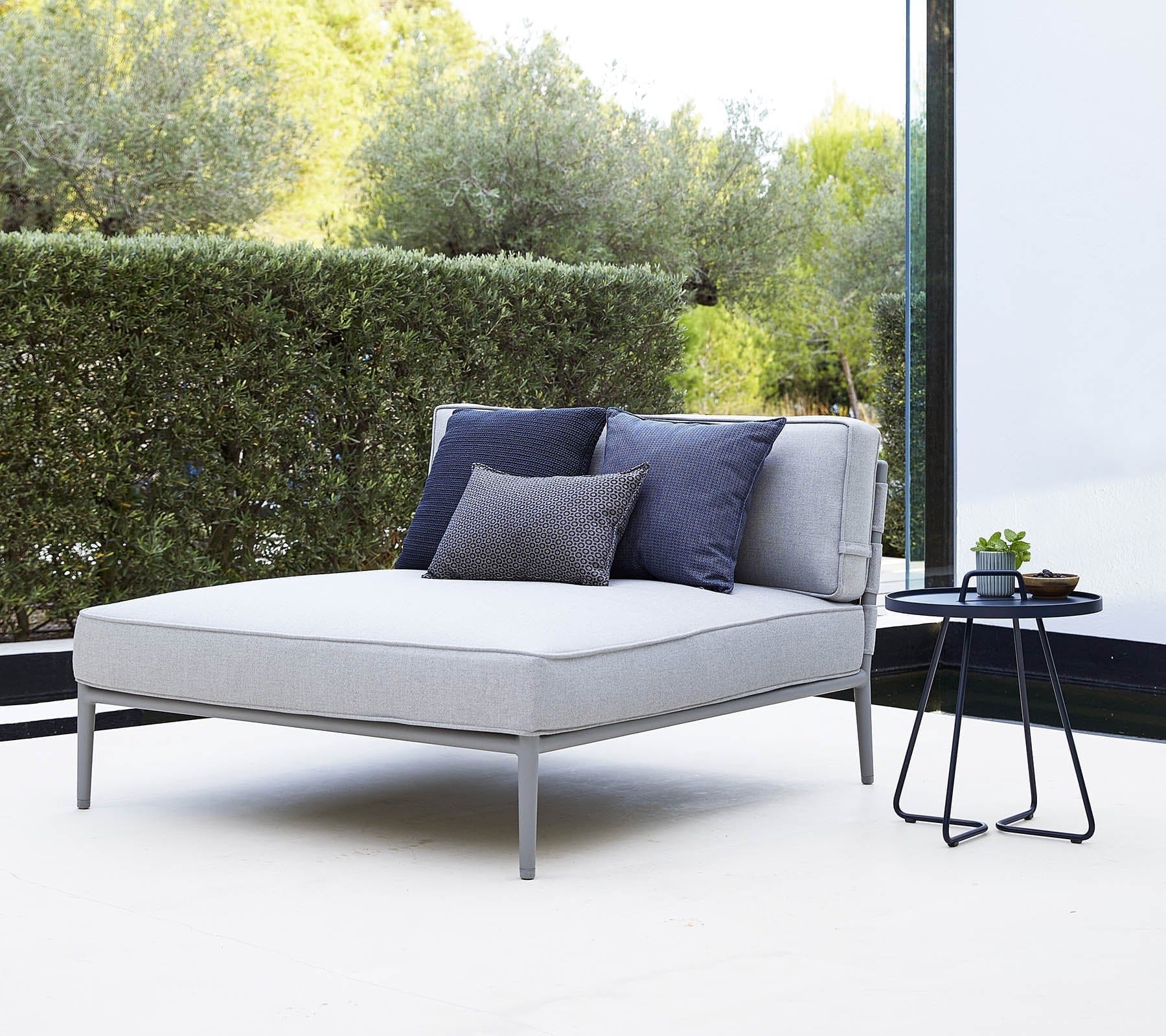Boxhill's Conic Lounge Sectional Daybed Light Grey lifestyle image at patio