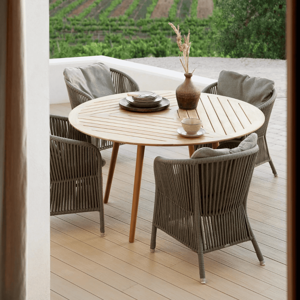 Define Outdoor Round Dining Table lifestyle