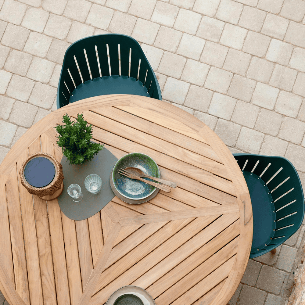 Define Outdoor Round Dining Table lifestyle
