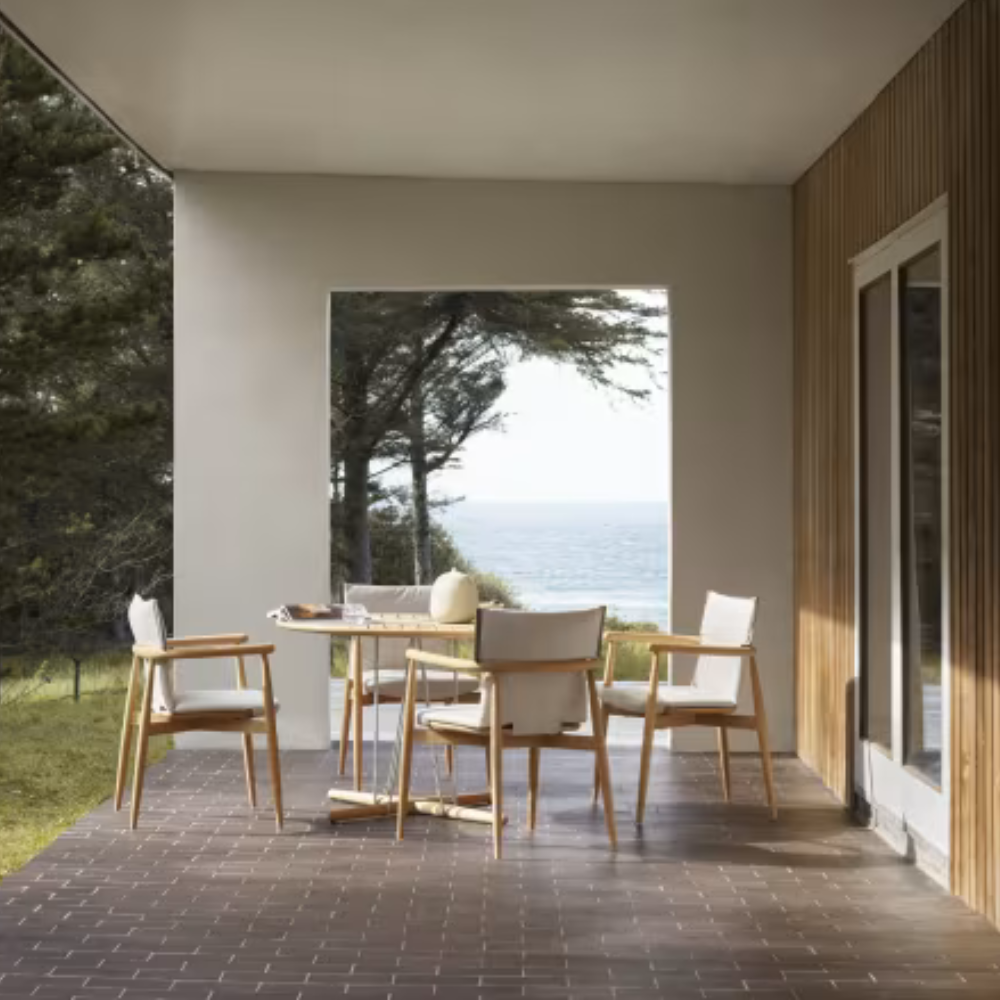 EMBRACE Outdoor Solid Wood Dining Table